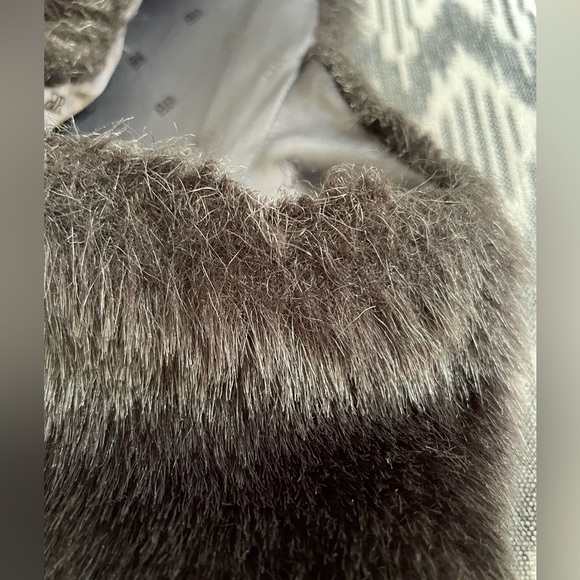 Banana Republic - Gray Faux Fur Vest - Picture 17 of 17